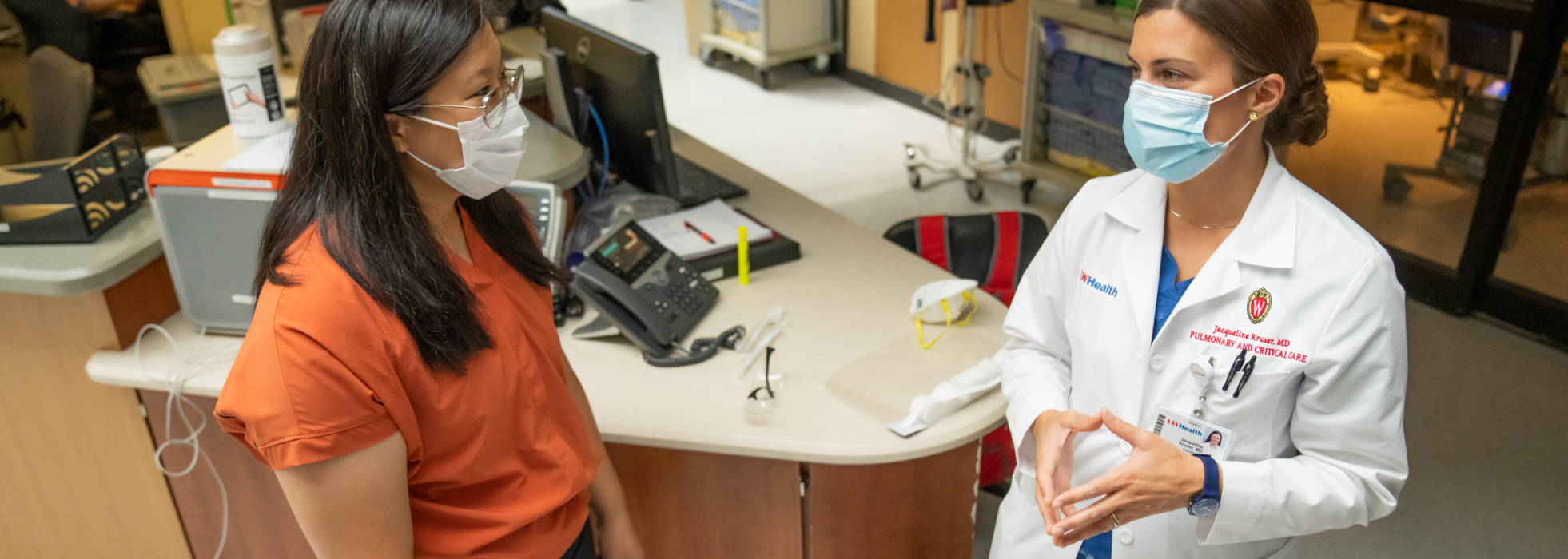 photo of Dr. Jacqueline Kruser teaching in the ICU