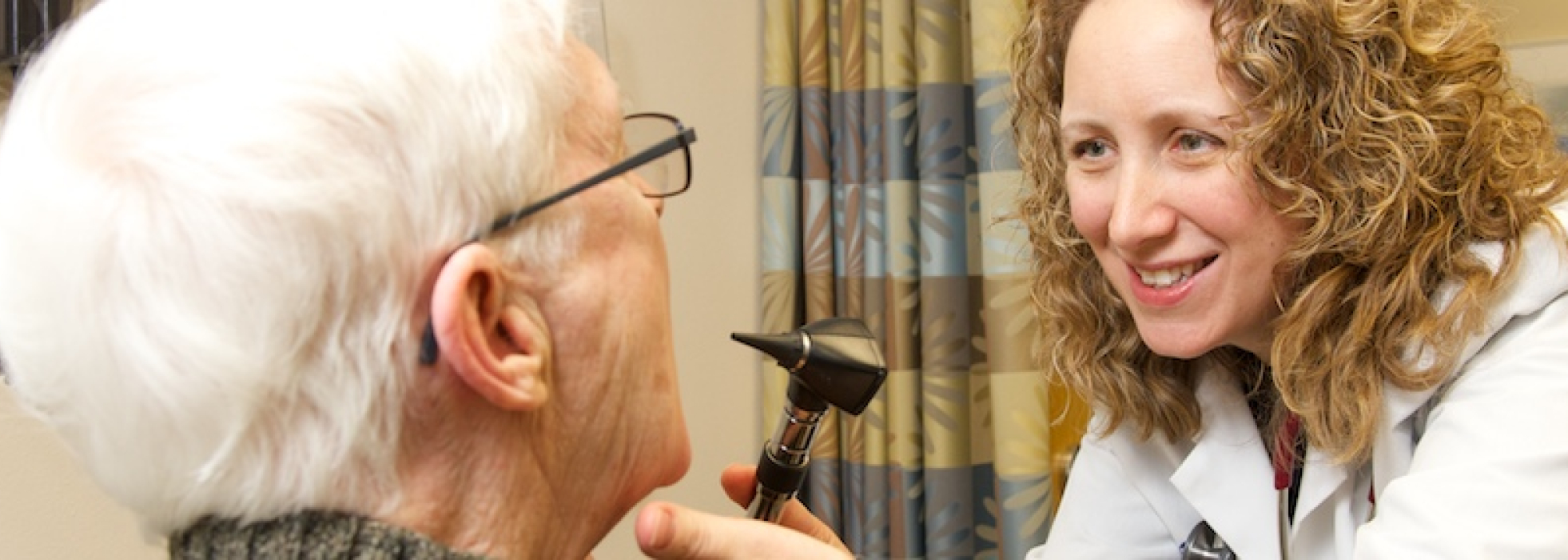 Dr. Amy Kind examines a geriatrics patient in the clinic