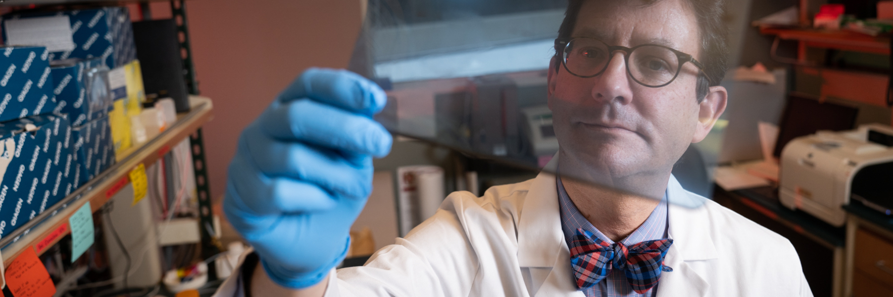 Photo of Dr. Vince Cryns in the lab