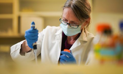 Roz Anderson in her lab