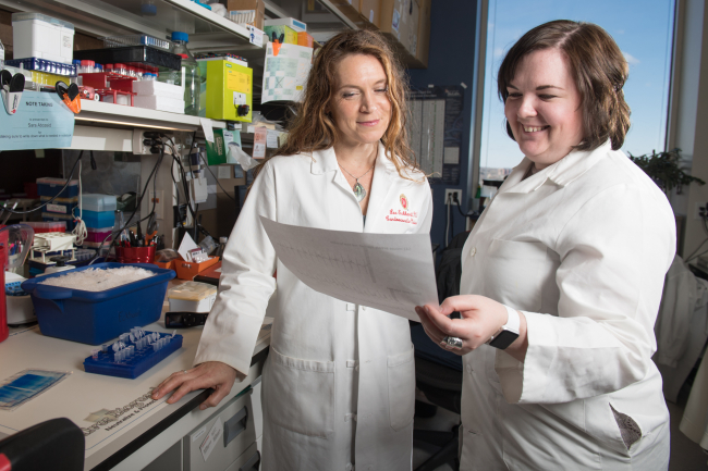 Dr. Lee Eckhardt and Dr. Louise Reilly in the lab