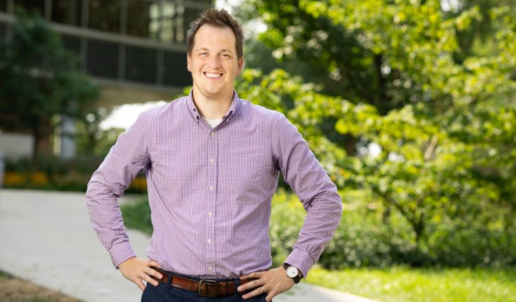 outdoor portrait of Dr. Andy Coyle, UW Internal Medicine Residency program director