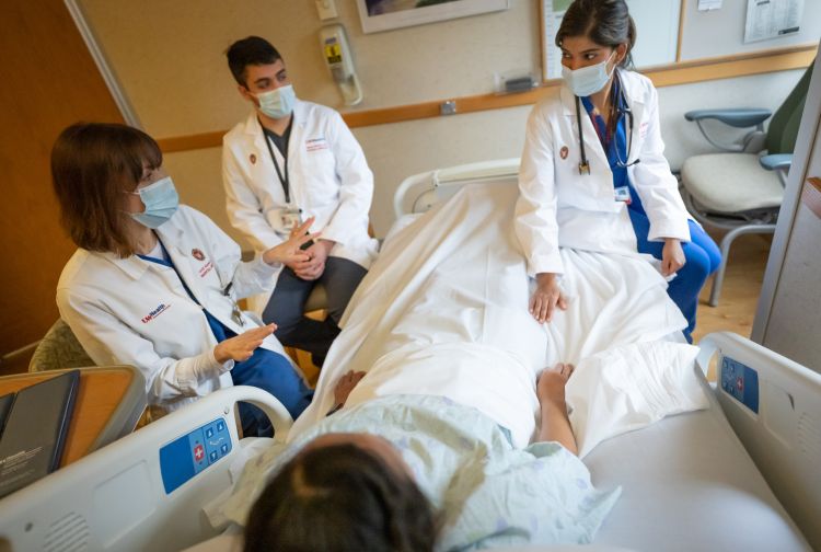 Dr. Farah Kaiksow and learners in an inpatient room